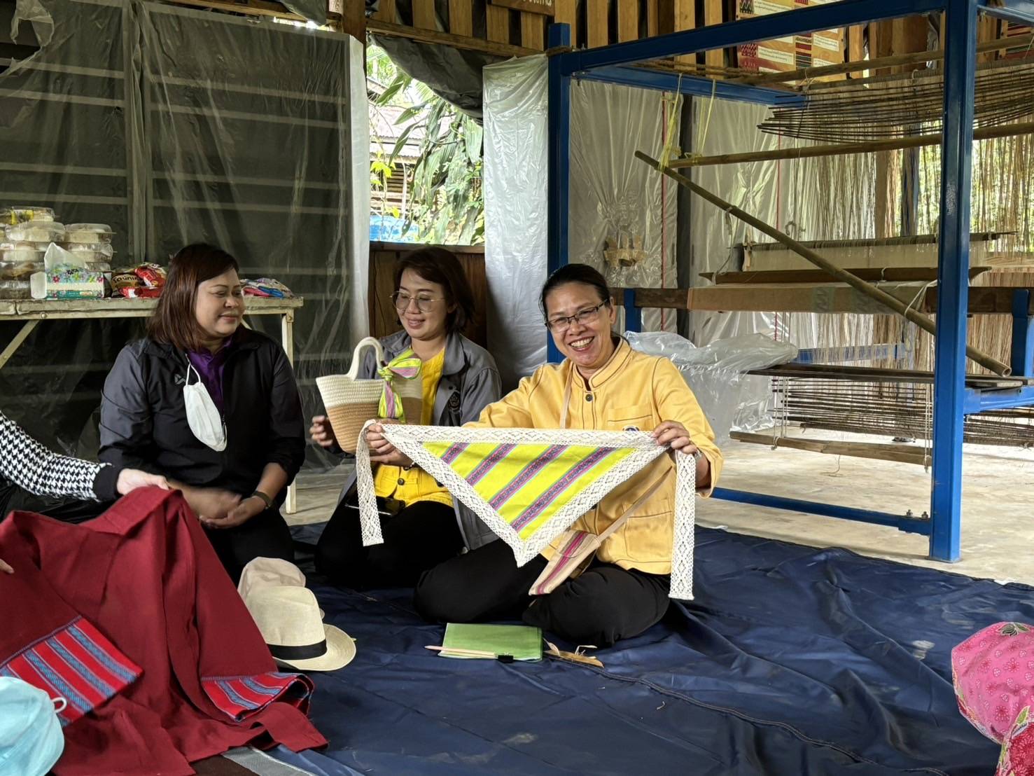 พัฒนาการจังหวัดกาญจนบุรี ลงพื้นที่สนับสนุนผลิตภัณฑ์โครงการพัฒนาชุมชนในเขตรักษาพันธุ์สัตว์ป่า และอุทยานแห่งชาติ จังหวัดกาญจนบุรี สู่การสร้างอาชีพ สร้างรายได้