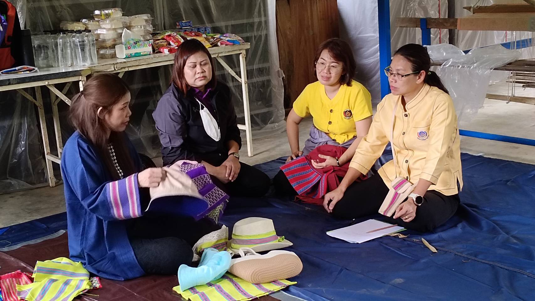 พัฒนาการจังหวัดกาญจนบุรี ลงพื้นที่สนับสนุนผลิตภัณฑ์โครงการพัฒนาชุมชนในเขตรักษาพันธุ์สัตว์ป่า และอุทยานแห่งชาติ จังหวัดกาญจนบุรี สู่การสร้างอาชีพ สร้างรายได้