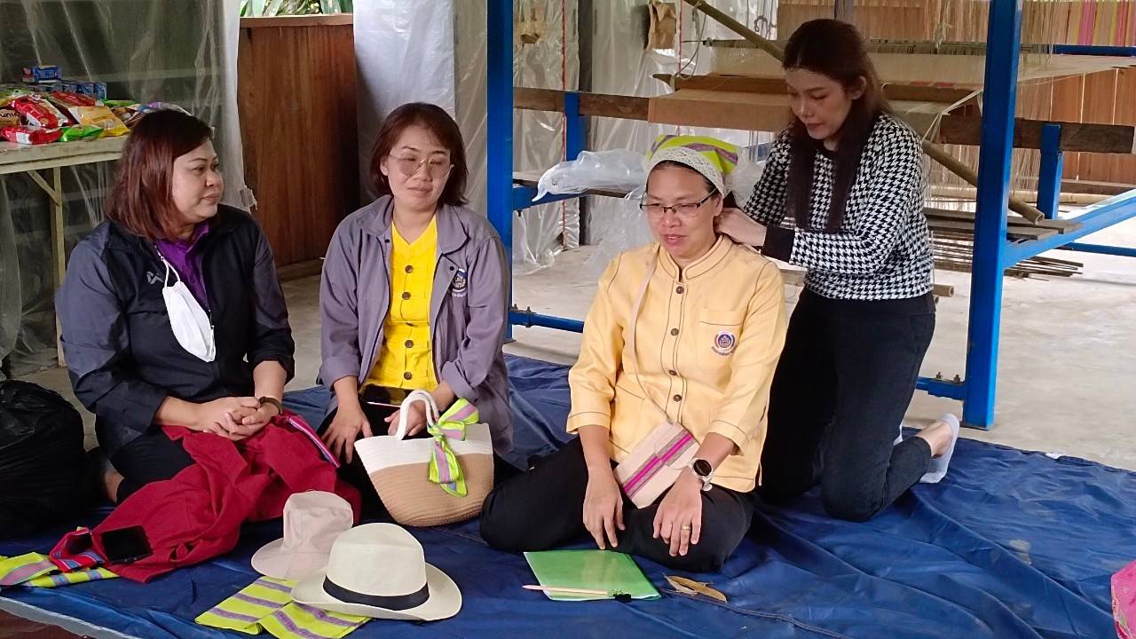 พัฒนาการจังหวัดกาญจนบุรี ลงพื้นที่สนับสนุนผลิตภัณฑ์โครงการพัฒนาชุมชนในเขตรักษาพันธุ์สัตว์ป่า และอุทยานแห่งชาติ จังหวัดกาญจนบุรี สู่การสร้างอาชีพ สร้างรายได้