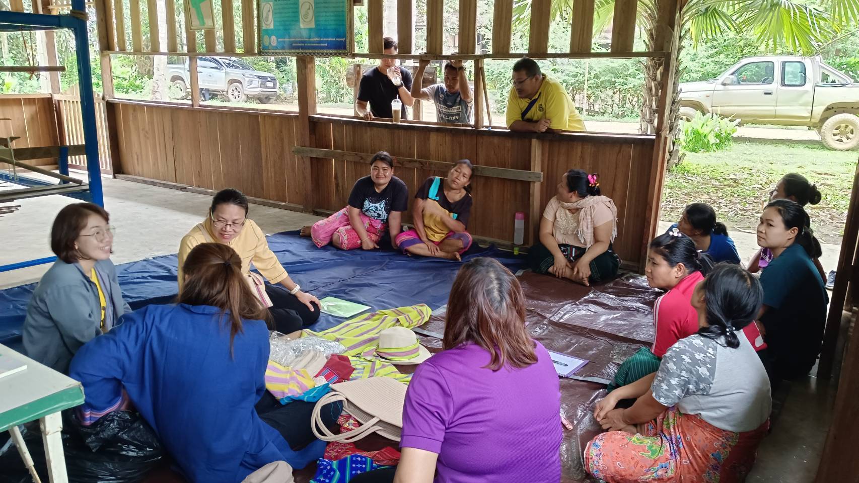 พัฒนาการจังหวัดกาญจนบุรี ลงพื้นที่สนับสนุนผลิตภัณฑ์โครงการพัฒนาชุมชนในเขตรักษาพันธุ์สัตว์ป่า และอุทยานแห่งชาติ จังหวัดกาญจนบุรี สู่การสร้างอาชีพ สร้างรายได้