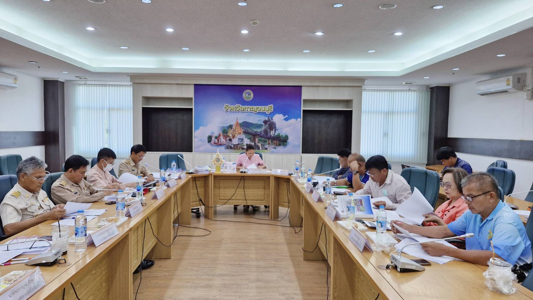พช.กาญจนบุรี จัดประชุมคณะอนุกรรมการคัดสรรกิจกรรมพัฒนาชุมชนดีเด่นระดับจังหวัดและคณะทำงานพิจารณากลั่นกรองกิจกรรมพัฒนาชุมชนดีเด่น จังหวัดกาญจนบุรี