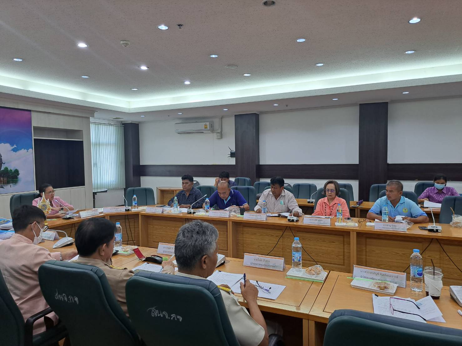 พช.กาญจนบุรี จัดประชุมคณะอนุกรรมการคัดสรรกิจกรรมพัฒนาชุมชนดีเด่นระดับจังหวัดและคณะทำงานพิจารณากลั่นกรองกิจกรรมพัฒนาชุมชนดีเด่น จังหวัดกาญจนบุรี