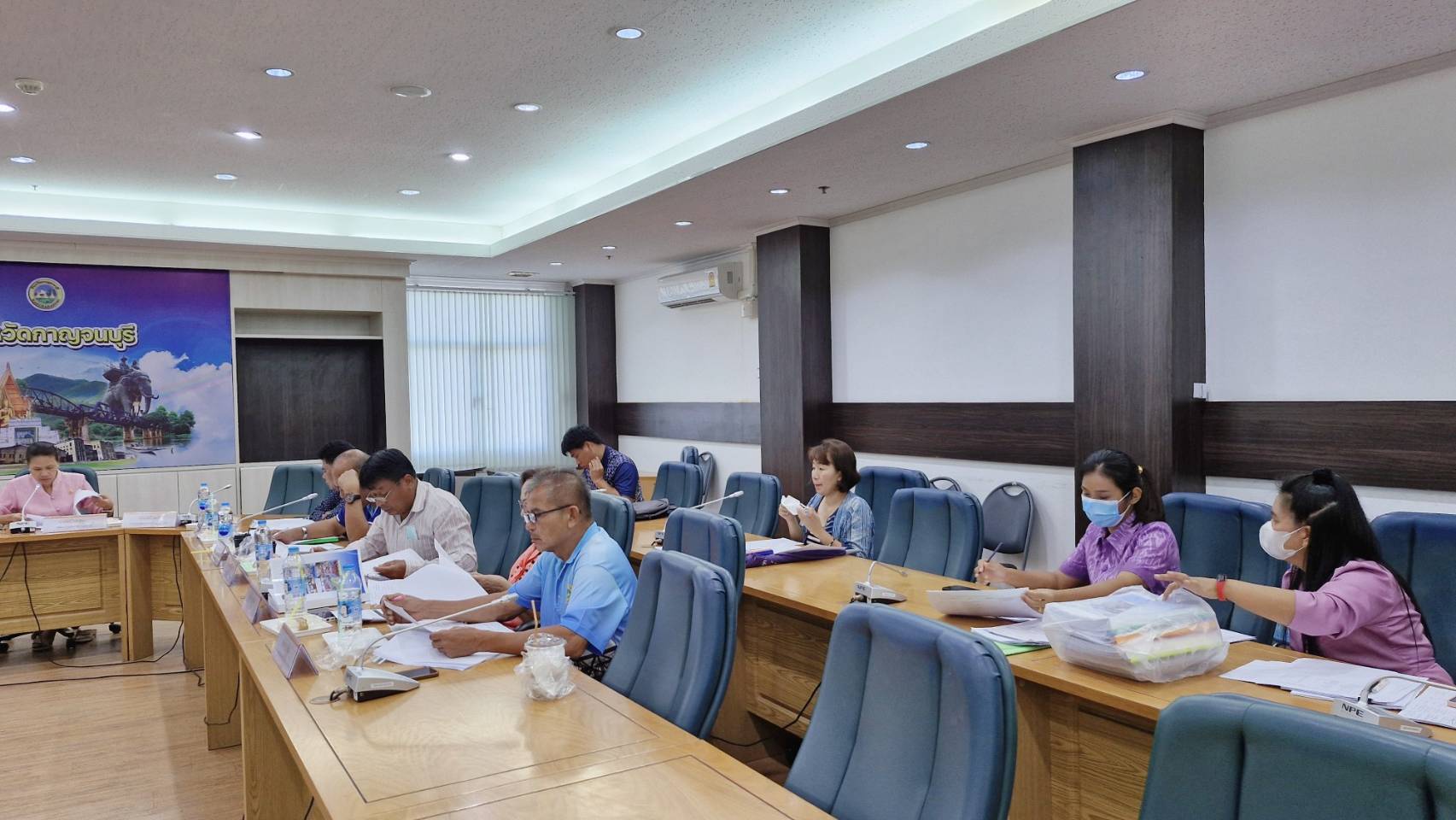 พช.กาญจนบุรี จัดประชุมคณะอนุกรรมการคัดสรรกิจกรรมพัฒนาชุมชนดีเด่นระดับจังหวัดและคณะทำงานพิจารณากลั่นกรองกิจกรรมพัฒนาชุมชนดีเด่น จังหวัดกาญจนบุรี
