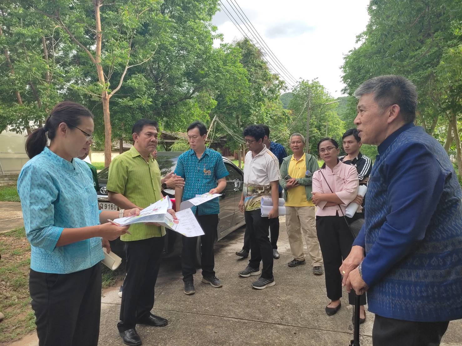 รองผู้ว่าฯจังหวัดกาญจนบุรี ลงพื้นที่ติดตามความก้าวหน้าโครงการพัฒนาพื้นที่ต้นแบบ เพื่อพัฒนาคุณภาพชีวิตแบบอารยเกษตร ตามแนวพระราชดำริ ศูนย์พัฒนาอาชีพหนองบัว เพื่อสร้างแหล่งเรียนรู้คู่ชุมชน เป็นต้นแบบในการพัฒนาคุณภาพชีวิตประชาชนให้มีความสุขอย่างยั่งยืน