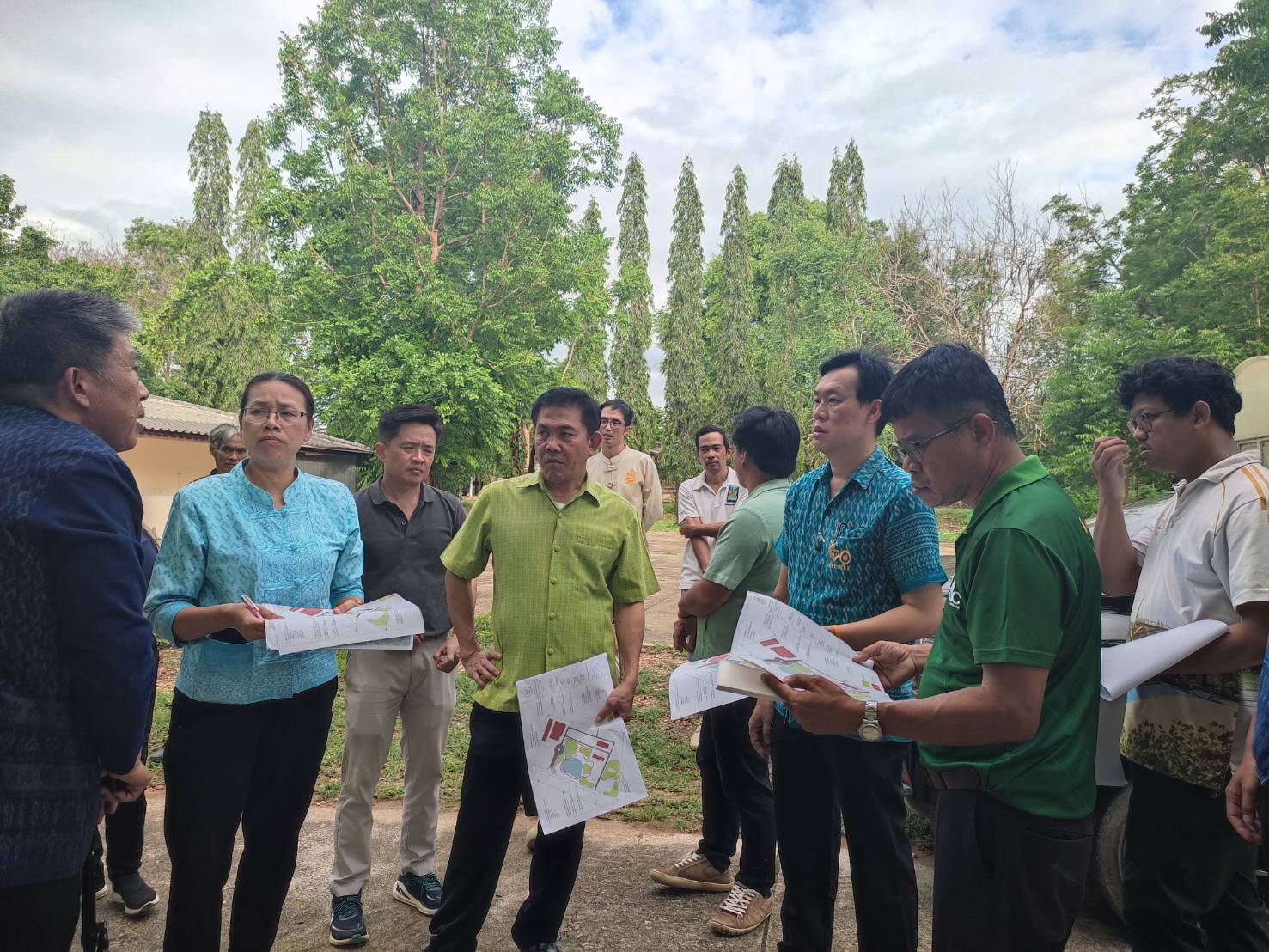 รองผู้ว่าฯจังหวัดกาญจนบุรี ลงพื้นที่ติดตามความก้าวหน้าโครงการพัฒนาพื้นที่ต้นแบบ เพื่อพัฒนาคุณภาพชีวิตแบบอารยเกษตร ตามแนวพระราชดำริ ศูนย์พัฒนาอาชีพหนองบัว เพื่อสร้างแหล่งเรียนรู้คู่ชุมชน เป็นต้นแบบในการพัฒนาคุณภาพชีวิตประชาชนให้มีความสุขอย่างยั่งยืน
