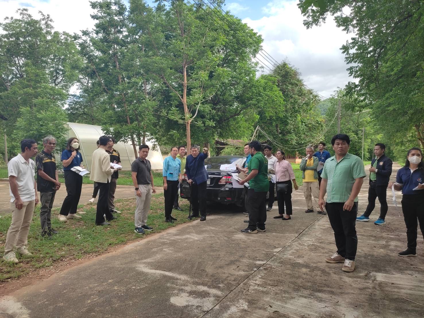 รองผู้ว่าฯจังหวัดกาญจนบุรี ลงพื้นที่ติดตามความก้าวหน้าโครงการพัฒนาพื้นที่ต้นแบบ เพื่อพัฒนาคุณภาพชีวิตแบบอารยเกษตร ตามแนวพระราชดำริ ศูนย์พัฒนาอาชีพหนองบัว เพื่อสร้างแหล่งเรียนรู้คู่ชุมชน เป็นต้นแบบในการพัฒนาคุณภาพชีวิตประชาชนให้มีความสุขอย่างยั่งยืน