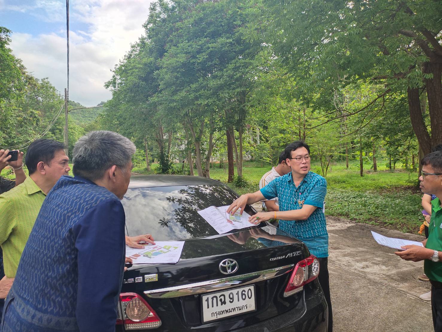 รองผู้ว่าฯจังหวัดกาญจนบุรี ลงพื้นที่ติดตามความก้าวหน้าโครงการพัฒนาพื้นที่ต้นแบบ เพื่อพัฒนาคุณภาพชีวิตแบบอารยเกษตร ตามแนวพระราชดำริ ศูนย์พัฒนาอาชีพหนองบัว เพื่อสร้างแหล่งเรียนรู้คู่ชุมชน เป็นต้นแบบในการพัฒนาคุณภาพชีวิตประชาชนให้มีความสุขอย่างยั่งยืน