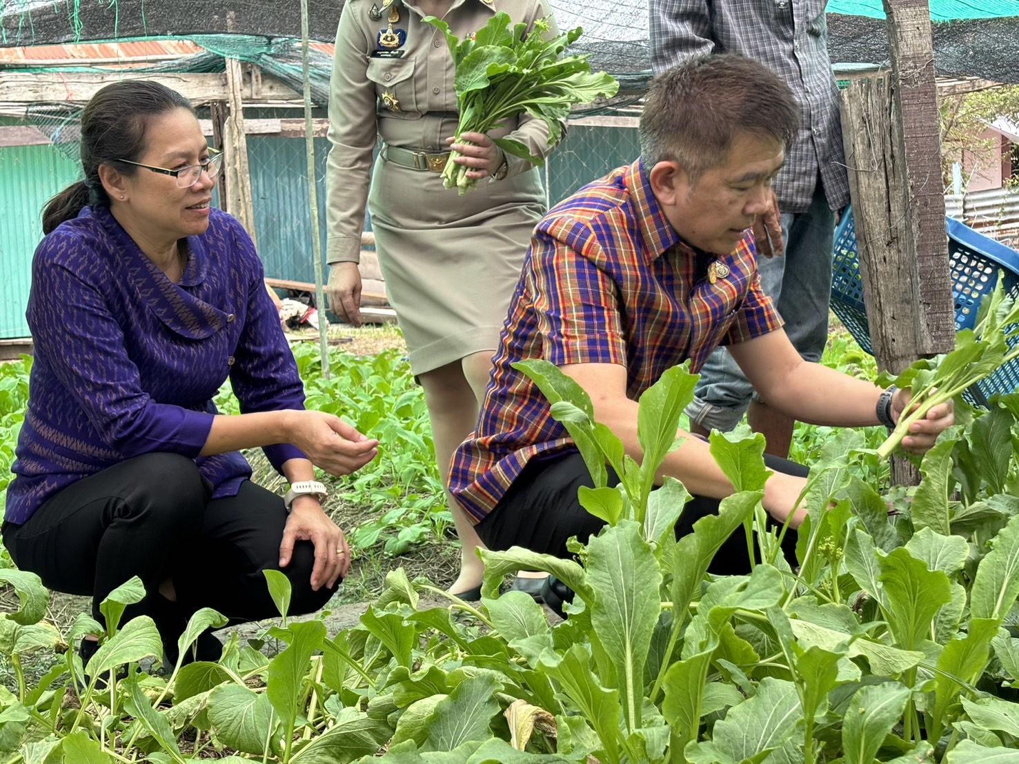 รองผู้ว่าราชการจังหวัดกาญจนบุรี ชื่นชมการขับเคลื่อนการดำเนินงาน การพัฒนาชุมชนในพื้นที่อำเภอห้วยกระเจา พร้อมเดินหน้าผลักดันส่งเสริม แบบผ้าลายพระราชทาน “ผ้าลายสิริวชิราภรณ์” ยกระดับคุณภาพชีวิตที่ดีทุกช่วงวัย