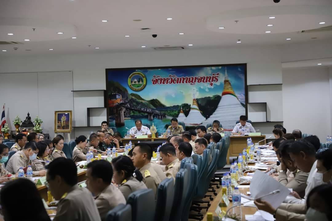 พจ. กาญจนบุรี นำผู้ชนะเลิศการประกวดสุดยอดผ้าจังหวัดกาญจนบุรี ประจำปี 2567 เข้ารับใบประกาศเกียรติคุณในการประชุมคณะกรมการจังหวัดกาญจนบุรี ประจำเดือนพฤษภาคม 2567