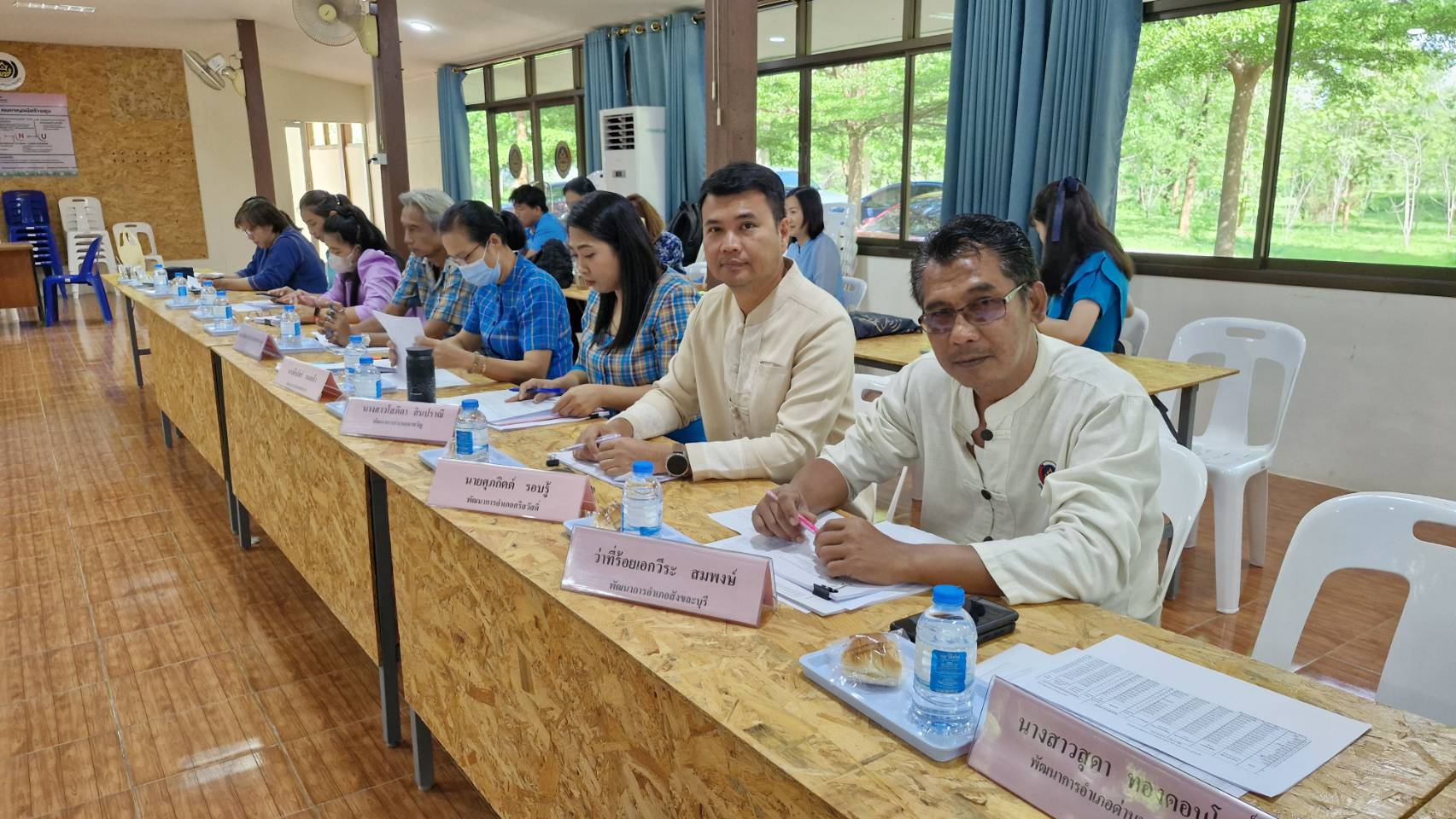 รองผู้ว่าฯ มอบนโยบาย สร้างขวัญกำลังใจ และมอบใบประกาศยกย่องเชิดชูเกียรติผู้ได้รับรางวัลองค์กรคุณธรรม ในการประชุมผู้บริหารและนักวิชาการพัฒนาชุมชนสำนักงานพัฒนาชุมชนจังหวัดกาญจนบุรี ครั้งที่ 5/2567