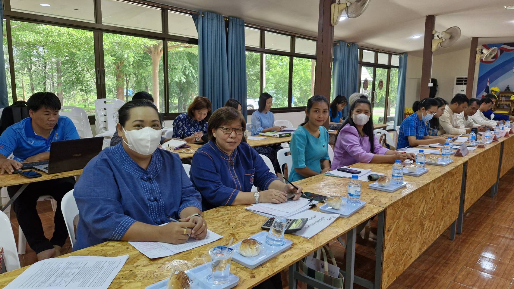 รองผู้ว่าฯ มอบนโยบาย สร้างขวัญกำลังใจ และมอบใบประกาศยกย่องเชิดชูเกียรติผู้ได้รับรางวัลองค์กรคุณธรรม ในการประชุมผู้บริหารและนักวิชาการพัฒนาชุมชนสำนักงานพัฒนาชุมชนจังหวัดกาญจนบุรี ครั้งที่ 5/2567
