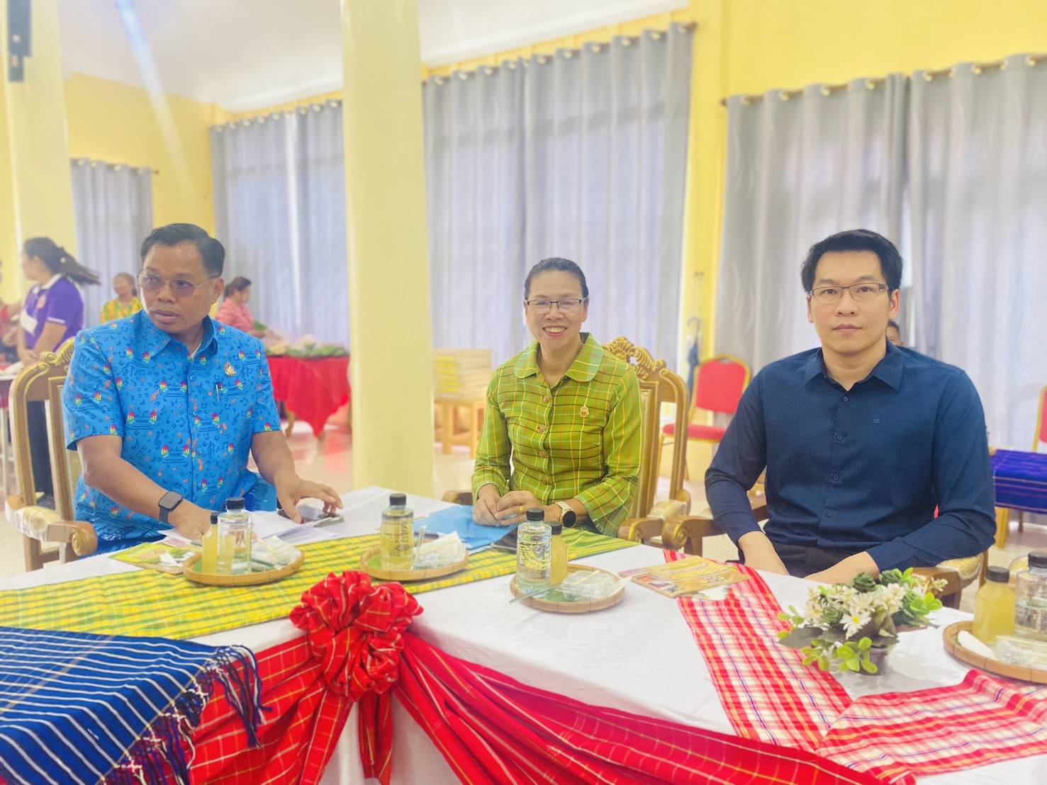 พจ.กาญจนบุรี นำคณะอนุกรรมการตรวจสอบและประเมินผลภาคราชการกลุ่มกระทรวง คณะที่ 3 ติดตามการประเมินผลการท่องเที่ยวเชิงสร้างสรรค์และวัฒนธรรมอย่างยั่งยืน ในหมู่บ้านท่องเที่ยว OTOP นวัตวิถีบ้านหนองขาว