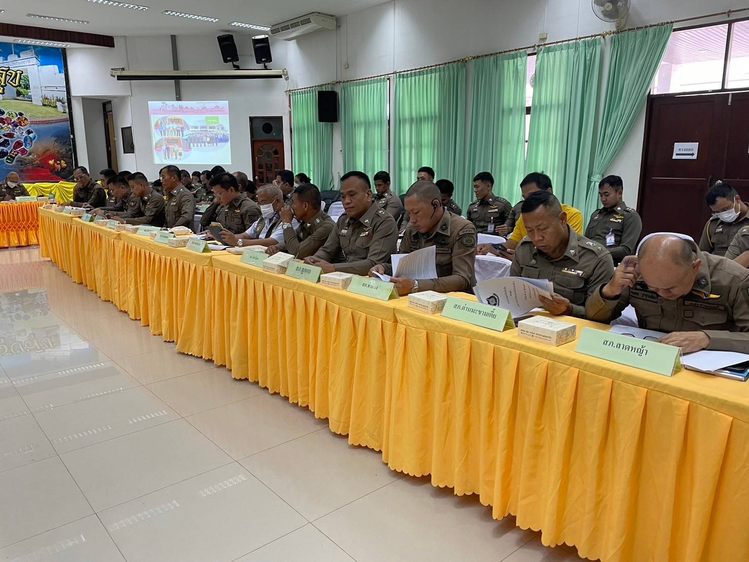 พช.กาญจนบุรี จัดประชุมเตรียมความพร้อมสนับสนุนนักเรียนนายร้อยตำรวจลงพื้นที่ฝึกรับใช้ประชาชนในชนบท รุ่นที่ 40 ในพื้นที่จังหวัดกาญจนบุรี