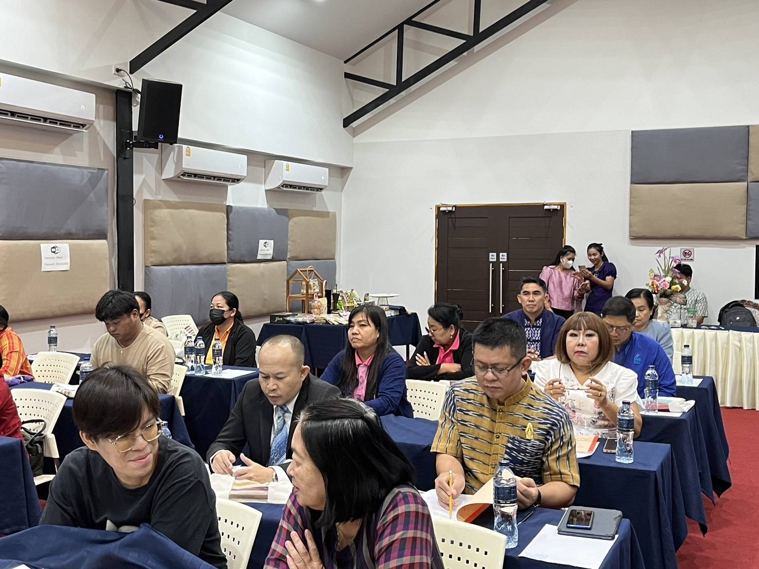 พช.กาญจนบุรี ดำเนินโครงการส่งเสริมกระบวนการเครือข่ายองค์ความรู้ (Knowledge-Based OTOP : KBO) กิจกรรมพัฒนาศักยภาพเครือข่ายองค์ความรู้ KBO จังหวัดกาญจนบุรี ให้มีคุณภาพมาตรฐาน