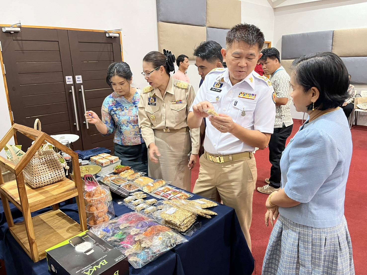 พช.กาญจนบุรี ดำเนินโครงการส่งเสริมกระบวนการเครือข่ายองค์ความรู้ (Knowledge-Based OTOP : KBO) กิจกรรมพัฒนาศักยภาพเครือข่ายองค์ความรู้ KBO จังหวัดกาญจนบุรี ให้มีคุณภาพมาตรฐาน