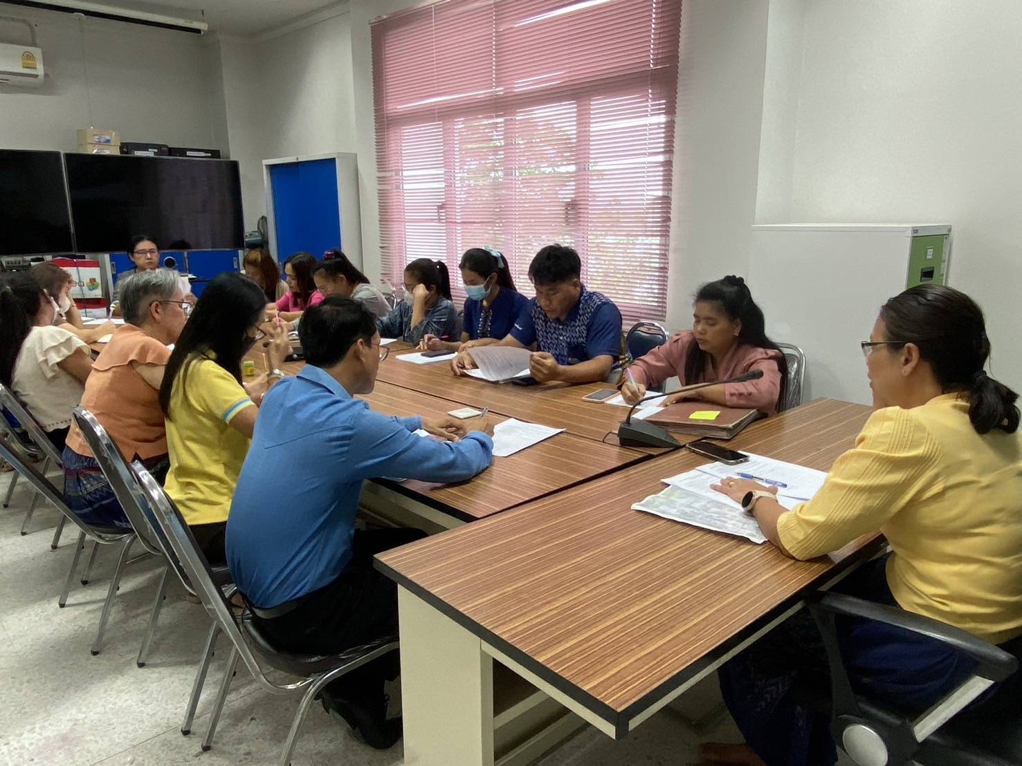 พัฒนาการจังหวัดกาญจนบุรี ประชุมติดตามความก้าวหน้าโครงการพัฒนาพื้นที่ต้นแบบ เพื่อพัฒนาคุณภาพชีวิตแบบอารยเกษตร ตามแนวพระราชดำริ ศูนย์พัฒนาอาชีพหนองบัว