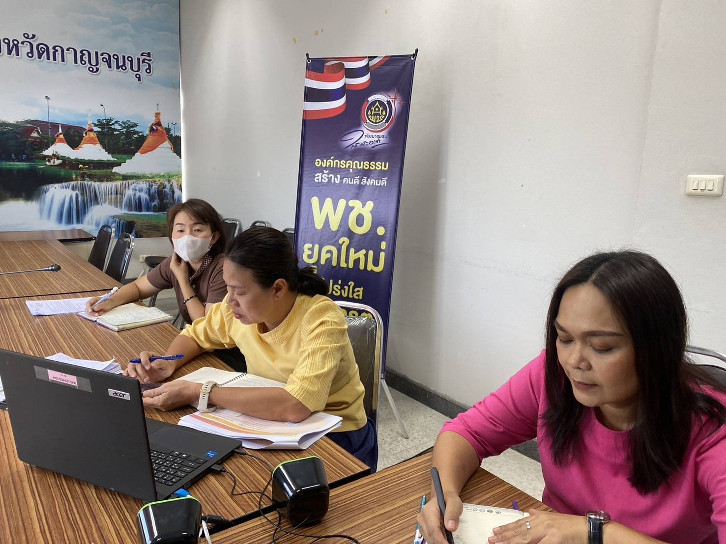 พัฒนาการจังหวัดกาญจนบุรี ประชุมติดตามความก้าวหน้าโครงการพัฒนาพื้นที่ต้นแบบ เพื่อพัฒนาคุณภาพชีวิตแบบอารยเกษตร ตามแนวพระราชดำริ ศูนย์พัฒนาอาชีพหนองบัว