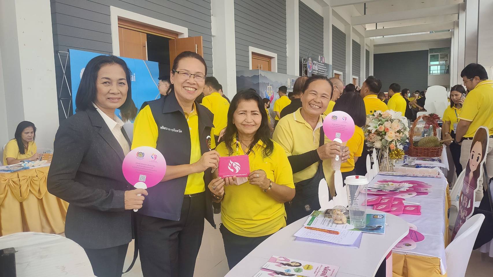 พช.กาญจนบุรี นำกองทุนพัฒนาบทบาทสตรีร่วม “มหกรรมแก้หนี้ สร้างวิถีแห่งความเป็นธรรม” ครั้งที่ 11 และมหกรรมไกล่เกลี่ยช่วยเหลือหนี้กองทุนเงินให้กู้ยืมเพื่อการศึกษา (กยศ.) และหนี้ครัวเรือนประจำปีงบประมาณ พ.ศ. 2567