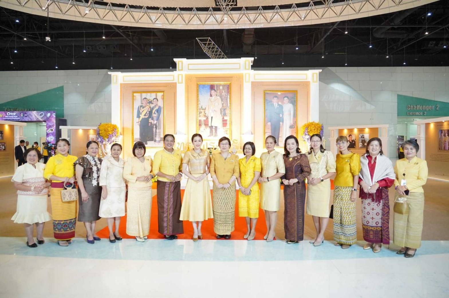 ผู้ว่าฯกาญจนบุรี ร่วมพิธีเปิด “OTOP Midyear 2024 หลากหลายผลิตภัณฑ์สีสันภูมิปัญญาไทย พร้อมนำสินค้า OTOP และผลิตภัณฑ์ในจังหวัดกาญจนบุรี ร่วมจำหน่าย 3 วัน กวาดรายได้กว่าล้านบาท