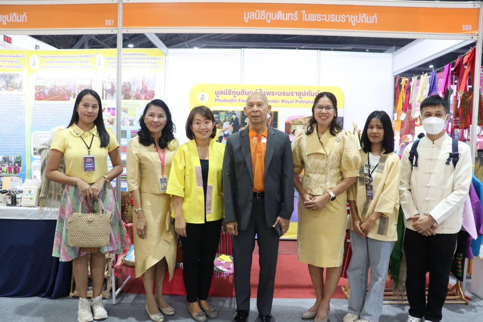 ผู้ว่าฯกาญจนบุรี ร่วมพิธีเปิด “OTOP Midyear 2024 หลากหลายผลิตภัณฑ์สีสันภูมิปัญญาไทย พร้อมนำสินค้า OTOP และผลิตภัณฑ์ในจังหวัดกาญจนบุรี ร่วมจำหน่าย 3 วัน กวาดรายได้กว่าล้านบาท