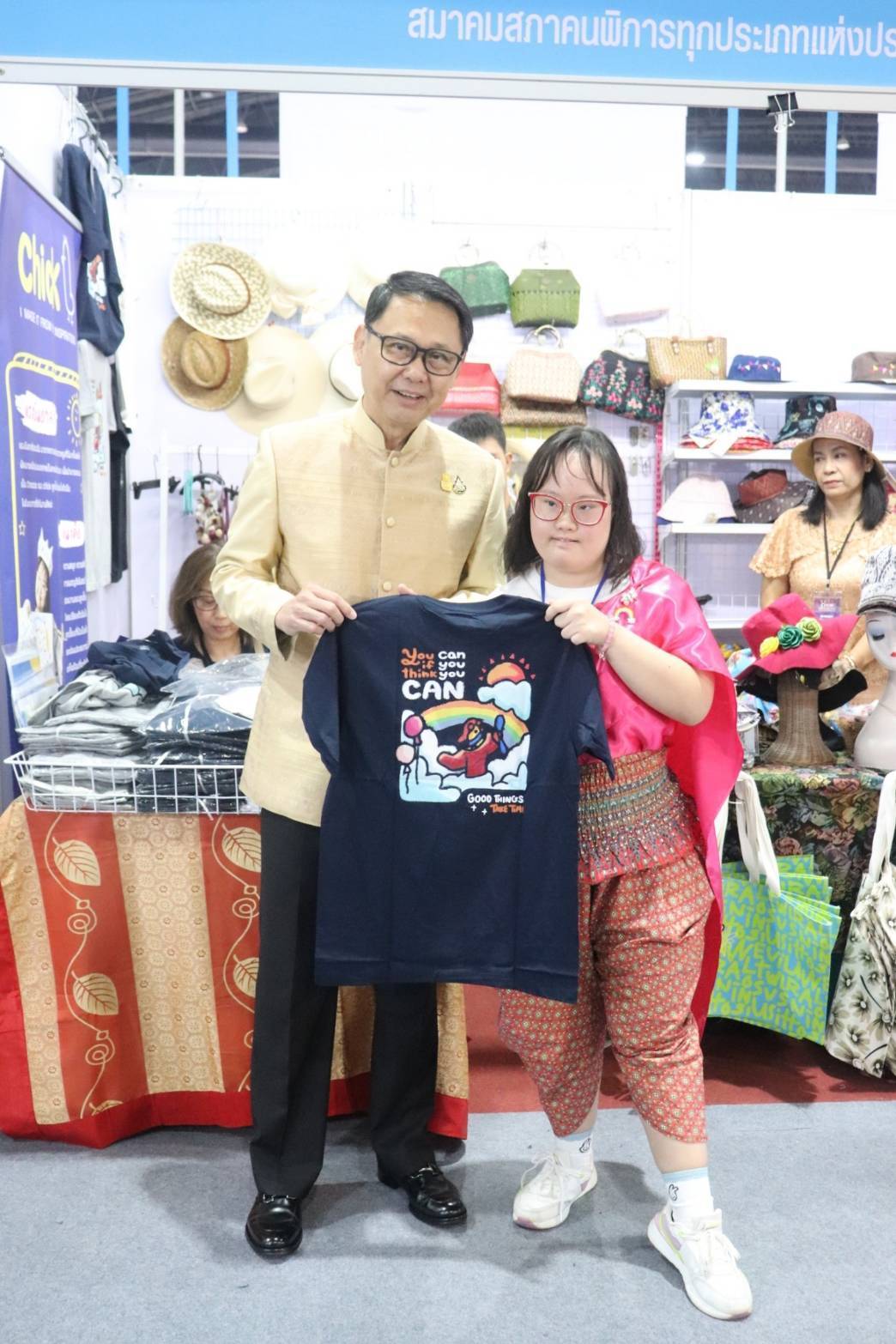 ผู้ว่าฯกาญจนบุรี ร่วมพิธีเปิด “OTOP Midyear 2024 หลากหลายผลิตภัณฑ์สีสันภูมิปัญญาไทย พร้อมนำสินค้า OTOP และผลิตภัณฑ์ในจังหวัดกาญจนบุรี ร่วมจำหน่าย 3 วัน กวาดรายได้กว่าล้านบาท