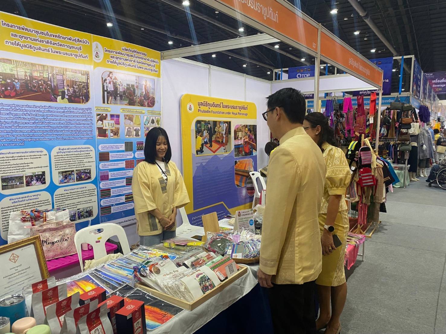 ผู้ว่าฯกาญจนบุรี ร่วมพิธีเปิด “OTOP Midyear 2024 หลากหลายผลิตภัณฑ์สีสันภูมิปัญญาไทย พร้อมนำสินค้า OTOP และผลิตภัณฑ์ในจังหวัดกาญจนบุรี ร่วมจำหน่าย 3 วัน กวาดรายได้กว่าล้านบาท