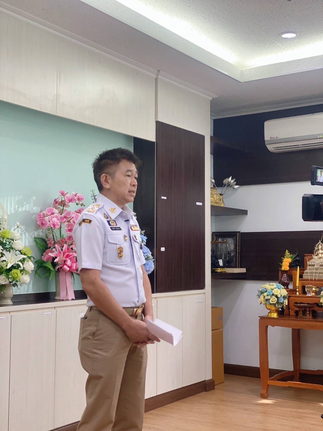 รองผู้ว่าฯ พร้อมพัฒนาการจังหวัด และครัวเรือนยากจน ร่วมบันทึกเทปรายการ “กระจกสังคม” ผลการช่วยเหลือยกระดับคุณภาพชีวิตประชาชน