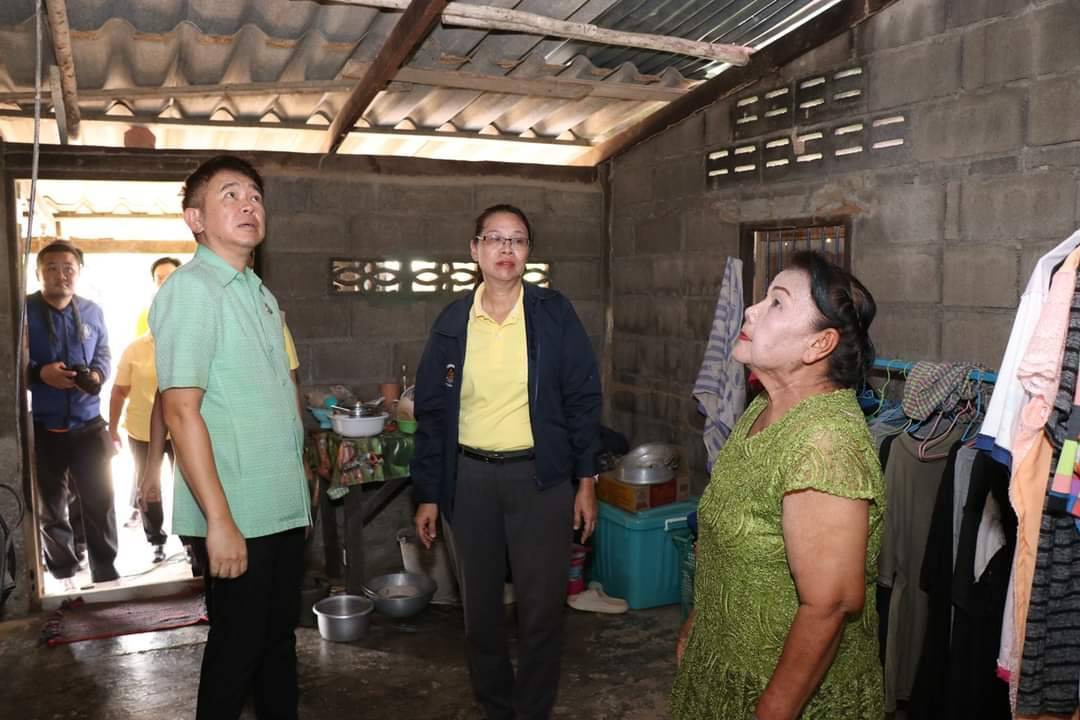 รองผู้ว่าราชการจังหวัดกาญจนบุรี ส่งมอบบ้านโครงการ “บ้านห่วงใยจากใจ GLO ประจำปี 2566” เพื่อจัดสร้างบ้านให้กับประชาชนที่มีบ้านพักอาศัยไม่มั่นคงถาวร และเพื่อแก้ปัญหาความเดือดร้อนของประชาชน ในระบบ TPMAP จังหวัดกาญจนบุรี