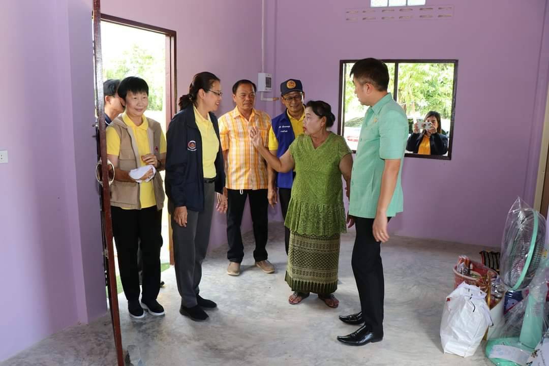 รองผู้ว่าราชการจังหวัดกาญจนบุรี ส่งมอบบ้านโครงการ “บ้านห่วงใยจากใจ GLO ประจำปี 2566” เพื่อจัดสร้างบ้านให้กับประชาชนที่มีบ้านพักอาศัยไม่มั่นคงถาวร และเพื่อแก้ปัญหาความเดือดร้อนของประชาชน ในระบบ TPMAP จังหวัดกาญจนบุรี