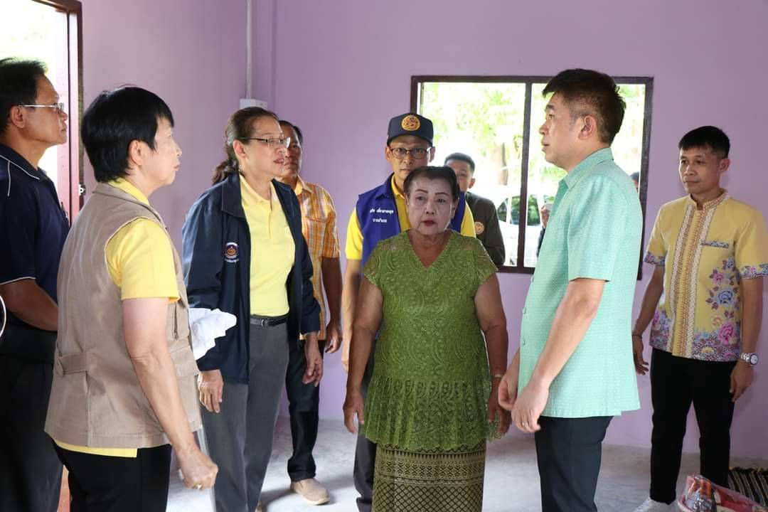 รองผู้ว่าราชการจังหวัดกาญจนบุรี ส่งมอบบ้านโครงการ “บ้านห่วงใยจากใจ GLO ประจำปี 2566” เพื่อจัดสร้างบ้านให้กับประชาชนที่มีบ้านพักอาศัยไม่มั่นคงถาวร และเพื่อแก้ปัญหาความเดือดร้อนของประชาชน ในระบบ TPMAP จังหวัดกาญจนบุรี