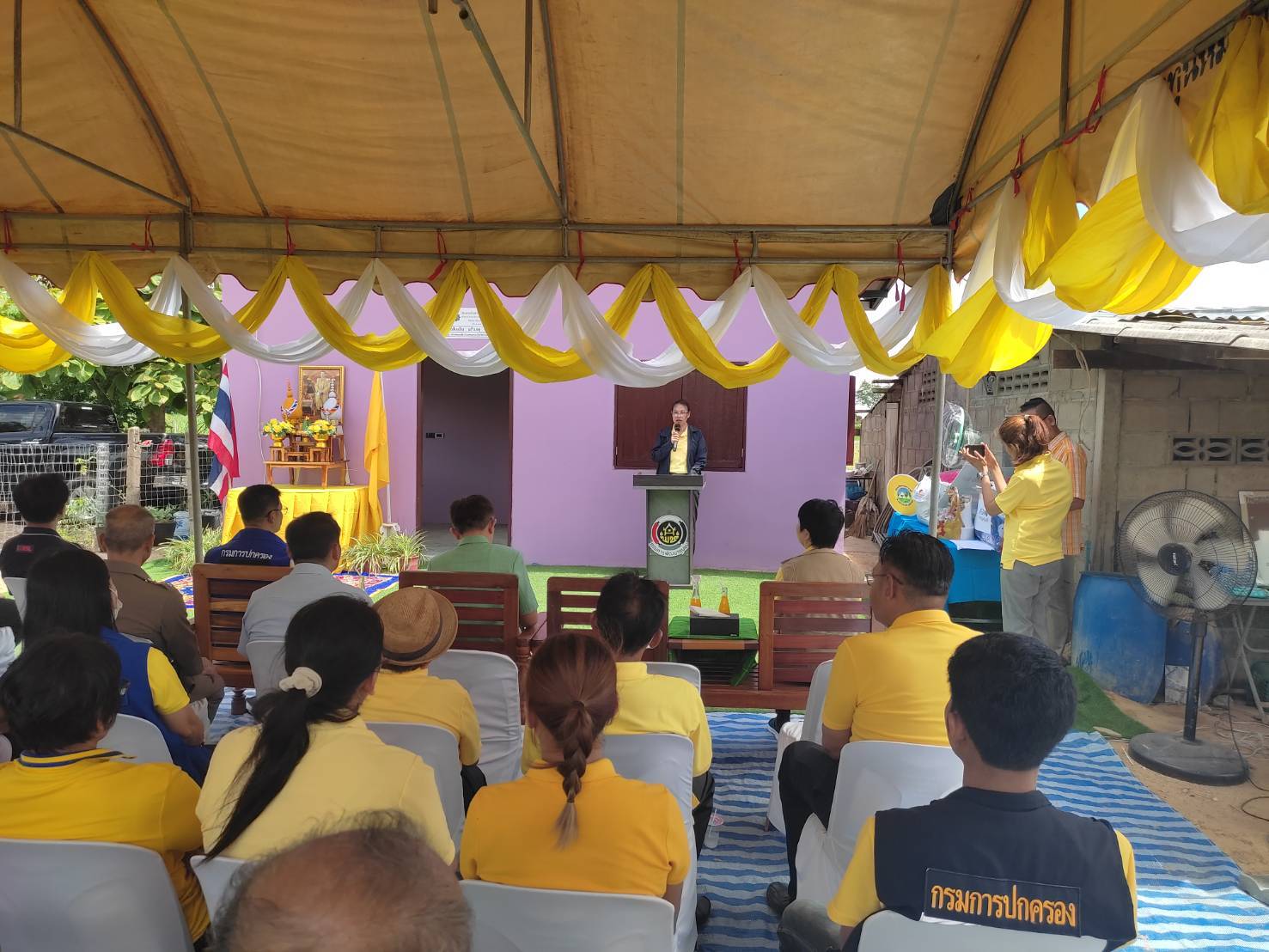 รองผู้ว่าราชการจังหวัดกาญจนบุรี ส่งมอบบ้านโครงการ “บ้านห่วงใยจากใจ GLO ประจำปี 2566” เพื่อจัดสร้างบ้านให้กับประชาชนที่มีบ้านพักอาศัยไม่มั่นคงถาวร และเพื่อแก้ปัญหาความเดือดร้อนของประชาชน ในระบบ TPMAP จังหวัดกาญจนบุรี