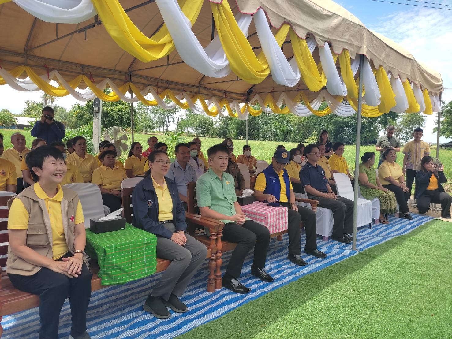 รองผู้ว่าราชการจังหวัดกาญจนบุรี ส่งมอบบ้านโครงการ “บ้านห่วงใยจากใจ GLO ประจำปี 2566” เพื่อจัดสร้างบ้านให้กับประชาชนที่มีบ้านพักอาศัยไม่มั่นคงถาวร และเพื่อแก้ปัญหาความเดือดร้อนของประชาชน ในระบบ TPMAP จังหวัดกาญจนบุรี