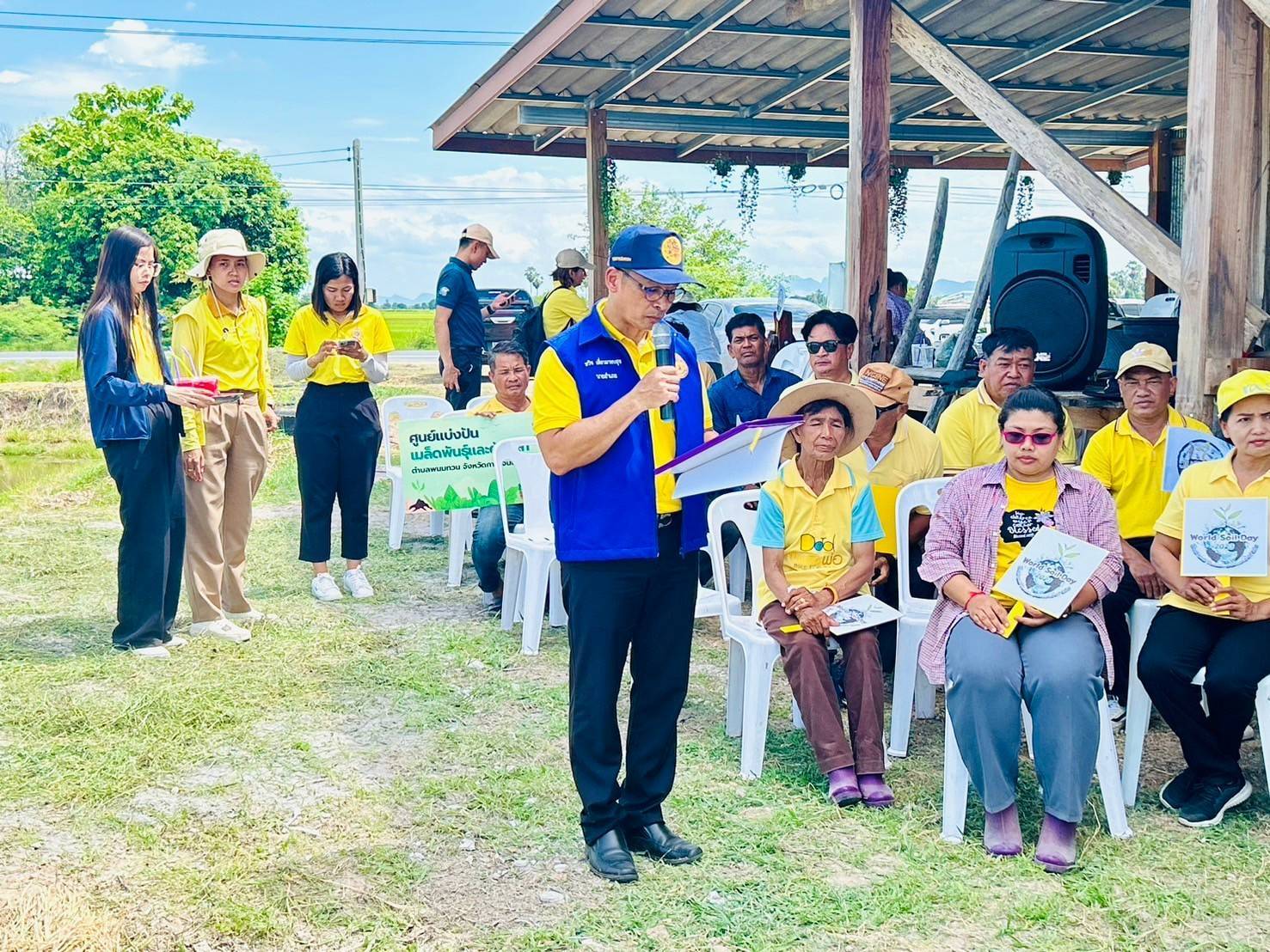 รองผู้ว่าราชการจังหวัดกาญจนบุรี นำทีมหิ้วปิ่นโต เอามื้อสามัคคี ทำความดี ถวายเป็นพระราชกุศล โคก หนอง นา หน้าแล้ง แต่ไม่แล้งน้ำ(ใจ) ส่งเสริมความร่วมมือสู่การแบ่งปันที่ยั่งยืน