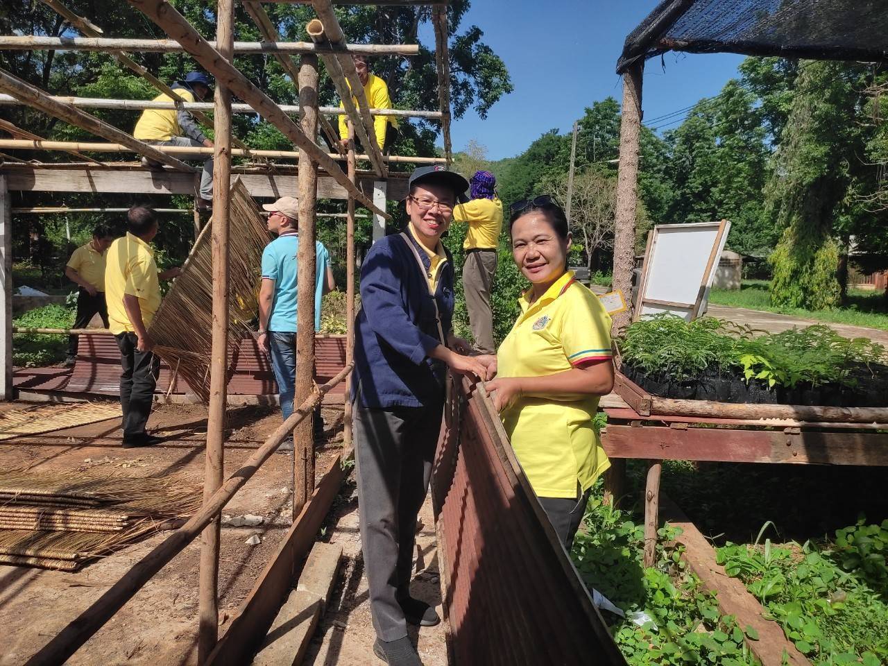 พช.กาญจนบุรี นำทีมจิตอาสาจัดกิจกรรมพัฒนาพื้นที่ต้นแบบ เพื่อพัฒนาคุณภาพชีวิตแบบอารยเกษตร ตามแนวพระราชดำริ ศูนย์พัฒนาอาชีพหนองบัว