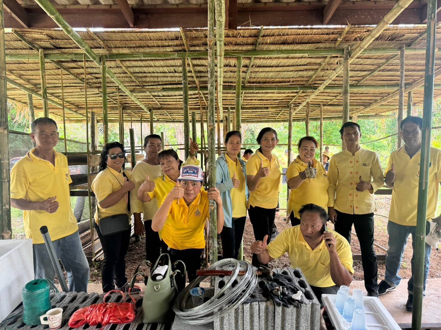 พช.กาญจนบุรี นำทีมจิตอาสาจัดกิจกรรมพัฒนาพื้นที่ต้นแบบ เพื่อพัฒนาคุณภาพชีวิตแบบอารยเกษตร ตามแนวพระราชดำริ ศูนย์พัฒนาอาชีพหนองบัว