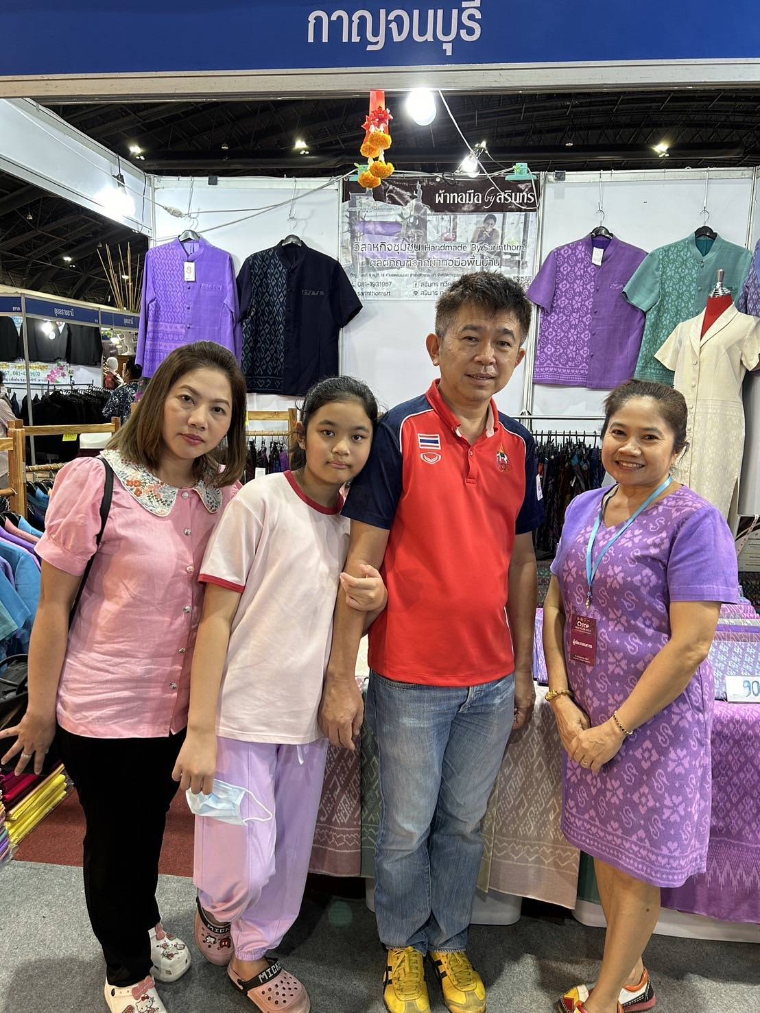 รองผู้ว่าฯกาญจนบุรี ช้อปช่วยชุมชน เติมกำลังใจผู้ประกอบการ ในงาน OTOP Midyear 2024 ปลื้มใจ OTOP กาญจน์ กวาดรายได้กว่า 5 ล้านบาท