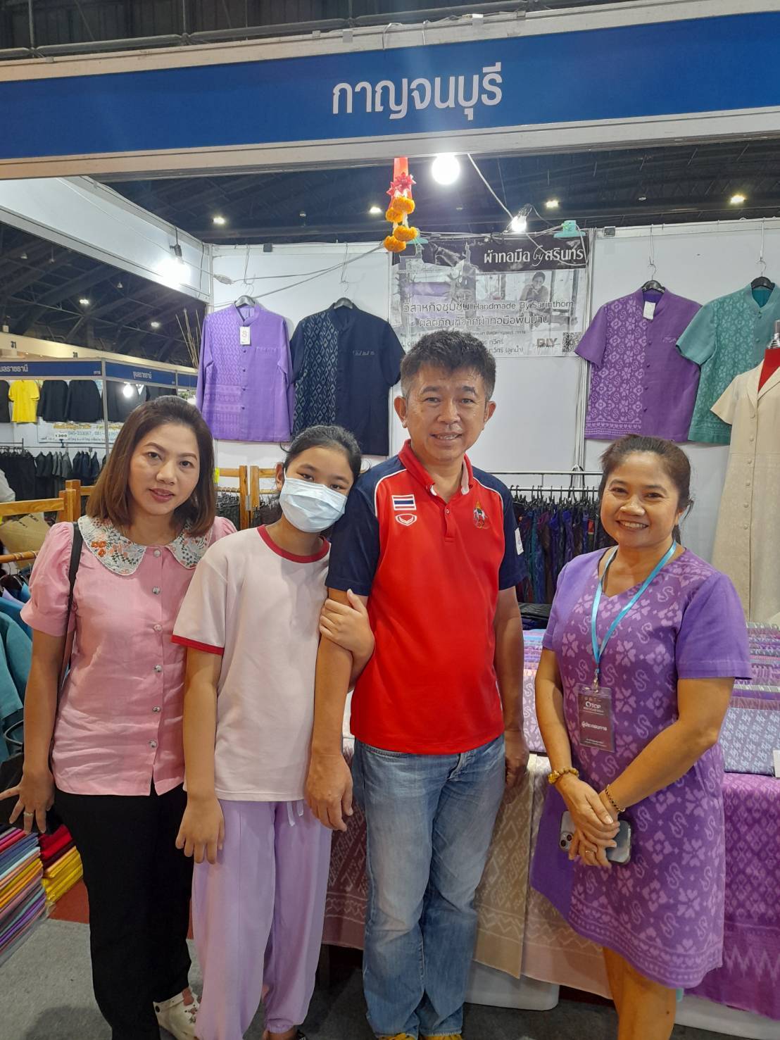 รองผู้ว่าฯกาญจนบุรี ช้อปช่วยชุมชน เติมกำลังใจผู้ประกอบการ ในงาน OTOP Midyear 2024 ปลื้มใจ OTOP กาญจน์ กวาดรายได้กว่า 5 ล้านบาท