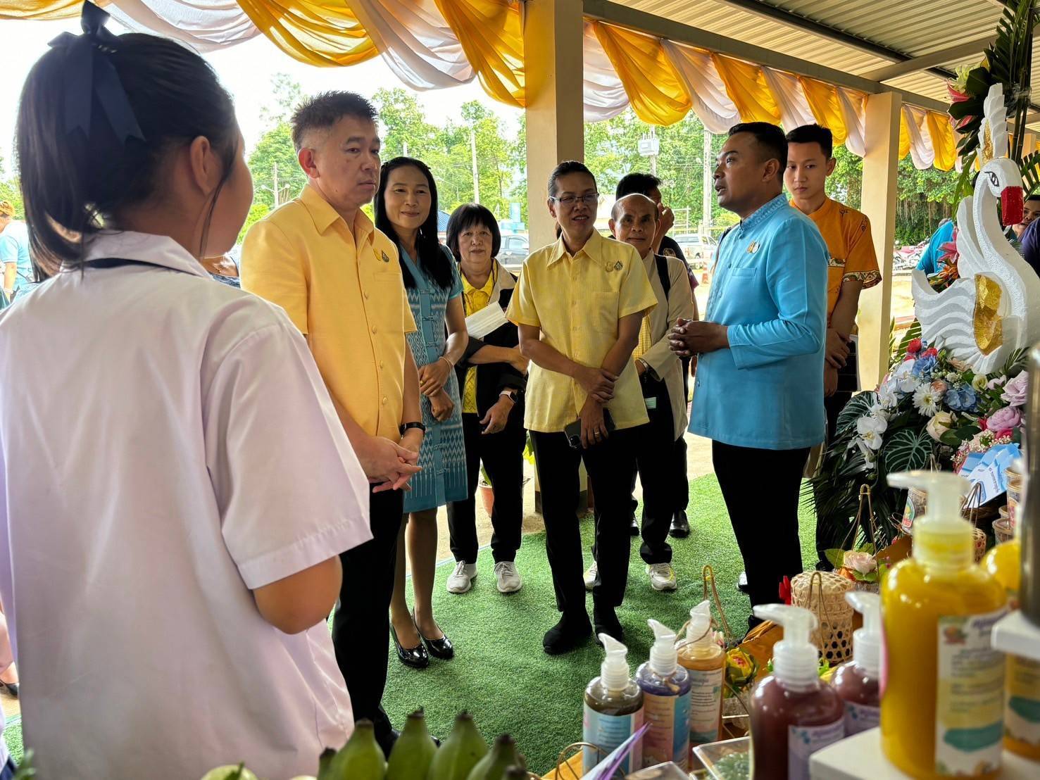 รองผู้ว่าราชการจังหวัดกาญจนบุรี นำทีม ลุย! คัดสรรกิจกรรมพัฒนาชุมชนดีเด่น ประจำปี 2567 เป็นวันที่สอง
