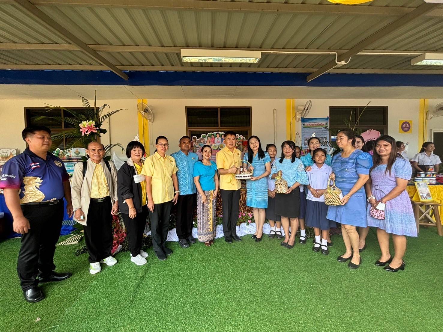 รองผู้ว่าราชการจังหวัดกาญจนบุรี นำทีม ลุย! คัดสรรกิจกรรมพัฒนาชุมชนดีเด่น ประจำปี 2567 เป็นวันที่สอง
