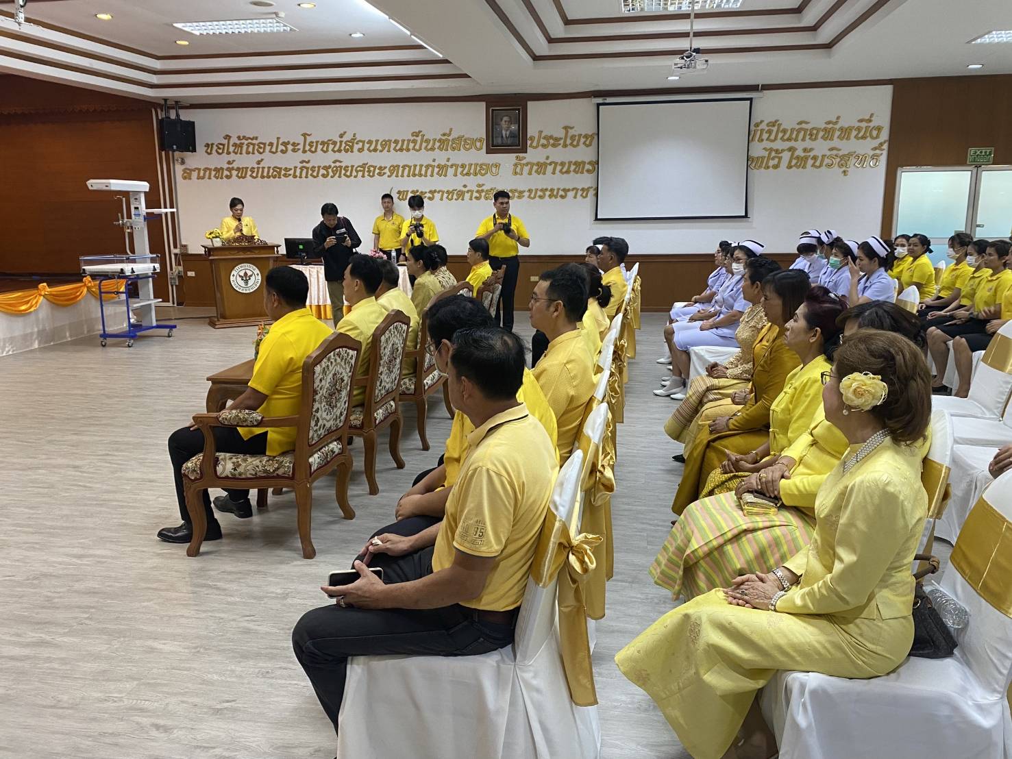 พัฒนาการจังหวัดกาญจนบุรี ร่วมพิธีมอบอุปกรณ์ทางการแพทย์ตามโครงการ “จัดหาอุปกรณ์ทางการแพทย์เฉลิมพระเกียรติ พระบาทสมเด็จพระเจ้าอยู่หัว เนื่องในโอกาสพระราชพิธีมหามงคลเฉลิมพระชนมพรรษา 6 รอบ 28 กรกฎาคม 2567