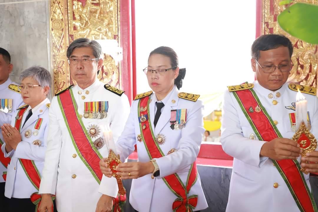 พัฒนาการจังหวัดกาญจนบุรี นำข้าราชการร่วมพิธีเวียนเทียนสมโภชน้ำพระพุทธมนต์ศักดิ์สิทธิ์ เฉลิมพระเกียรติ พระบาทสมเด็จพระเจ้าอยู่หัว เนื่องในโอกาสพระราชพิธีมหามงคลเฉลิมพระชนมพรรษา 6 รอบ 28 กรกฎาคม 2567 ณ วัดไชยชุมพลชนะสงคราม พระอารามหลวง(วัดใต้)