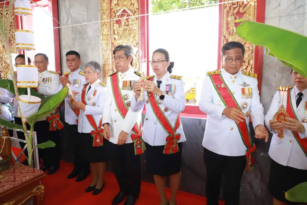 พัฒนาการจังหวัดกาญจนบุรี นำข้าราชการร่วมพิธีเวียนเทียนสมโภชน้ำพระพุทธมนต์ศักดิ์สิทธิ์ เฉลิมพระเกียรติ พระบาทสมเด็จพระเจ้าอยู่หัว เนื่องในโอกาสพระราชพิธีมหามงคลเฉลิมพระชนมพรรษา 6 รอบ 28 กรกฎาคม 2567 ณ วัดไชยชุมพลชนะสงคราม พระอารามหลวง(วัดใต้)