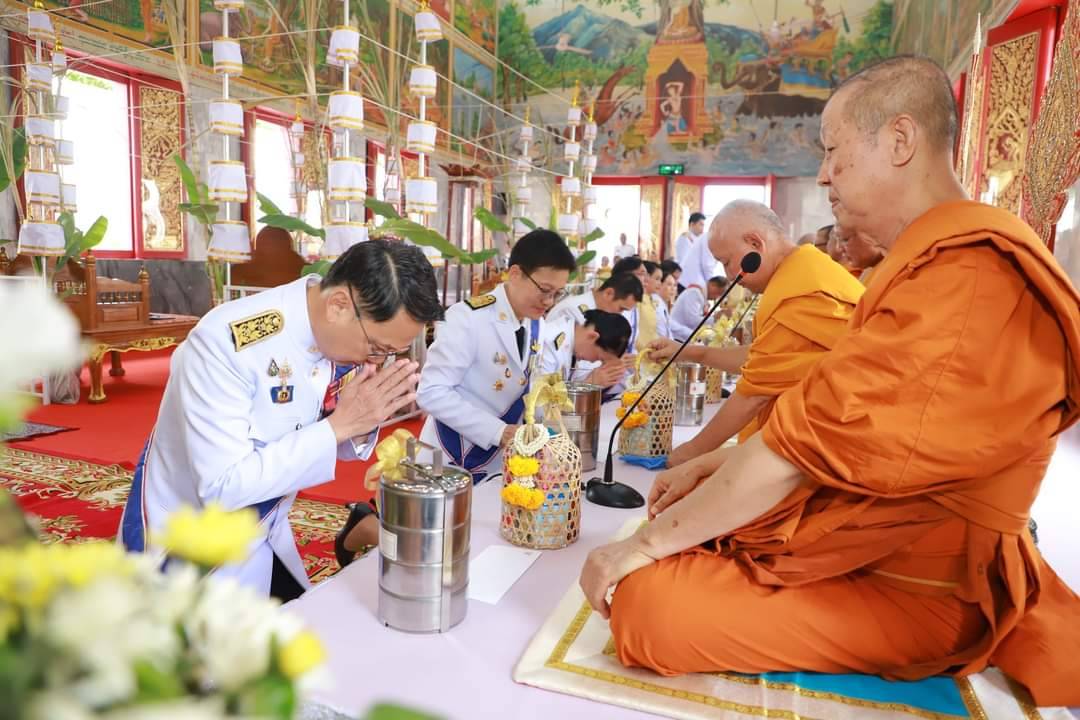 พัฒนาการจังหวัดกาญจนบุรี นำข้าราชการร่วมพิธีเวียนเทียนสมโภชน้ำพระพุทธมนต์ศักดิ์สิทธิ์ เฉลิมพระเกียรติ พระบาทสมเด็จพระเจ้าอยู่หัว เนื่องในโอกาสพระราชพิธีมหามงคลเฉลิมพระชนมพรรษา 6 รอบ 28 กรกฎาคม 2567 ณ วัดไชยชุมพลชนะสงคราม พระอารามหลวง(วัดใต้)