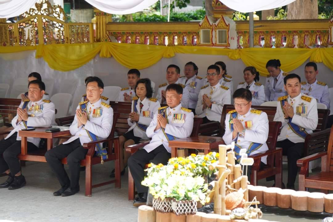 พัฒนาการจังหวัดกาญจนบุรี นำข้าราชการร่วมพิธีเวียนเทียนสมโภชน้ำพระพุทธมนต์ศักดิ์สิทธิ์ เฉลิมพระเกียรติ พระบาทสมเด็จพระเจ้าอยู่หัว เนื่องในโอกาสพระราชพิธีมหามงคลเฉลิมพระชนมพรรษา 6 รอบ 28 กรกฎาคม 2567 ณ วัดไชยชุมพลชนะสงคราม พระอารามหลวง(วัดใต้)