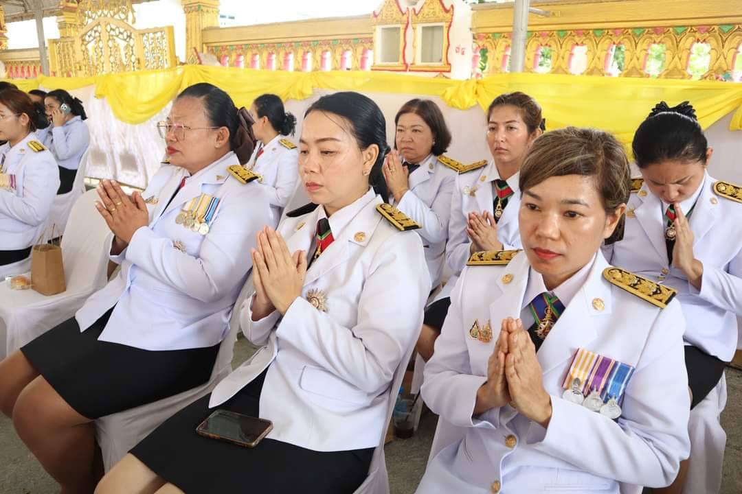 พัฒนาการจังหวัดกาญจนบุรี นำข้าราชการร่วมพิธีเวียนเทียนสมโภชน้ำพระพุทธมนต์ศักดิ์สิทธิ์ เฉลิมพระเกียรติ พระบาทสมเด็จพระเจ้าอยู่หัว เนื่องในโอกาสพระราชพิธีมหามงคลเฉลิมพระชนมพรรษา 6 รอบ 28 กรกฎาคม 2567 ณ วัดไชยชุมพลชนะสงคราม พระอารามหลวง(วัดใต้)