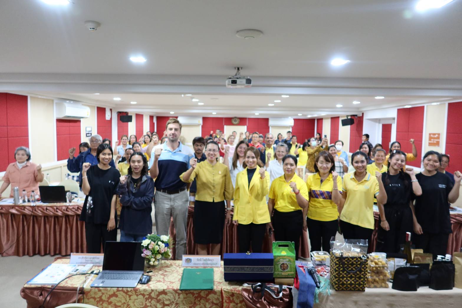 พช.กาญจนบุรี จัดโครงการพัฒนาศักยภาพผู้ประกอบการสู่ยุค 4.0