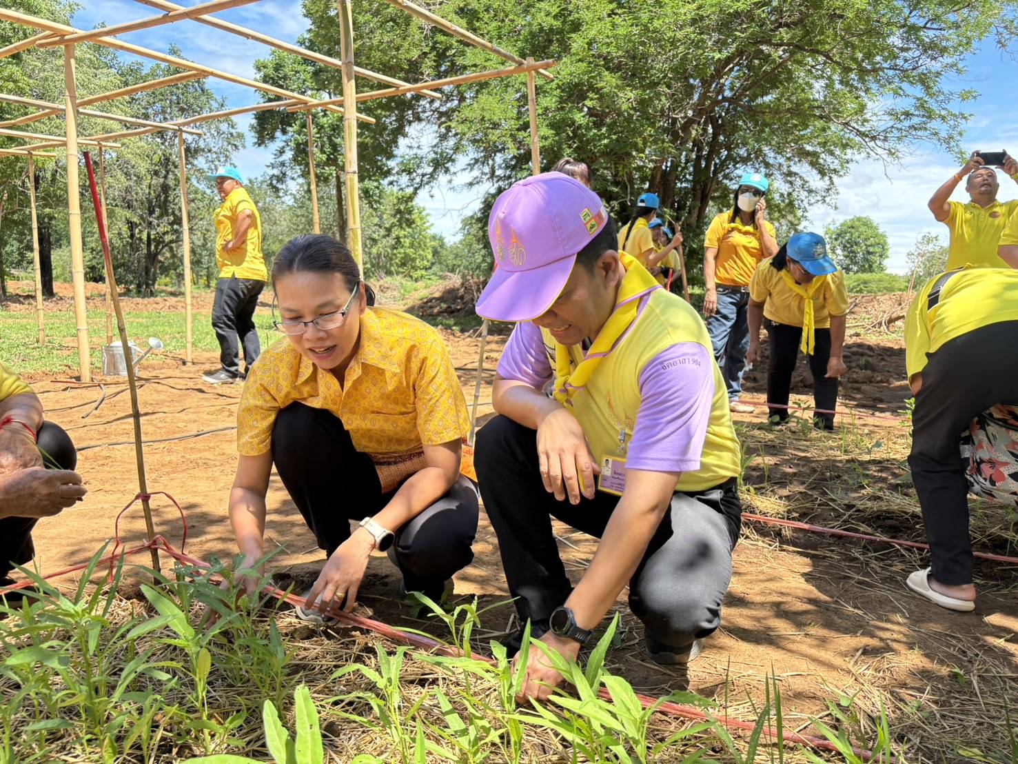 พช.กาญจนบุรี ร่วมกับอำเภอเมืองกาญจนบุรี ขับเคลื่อนโครงการพัฒนาพื้นที่ต้นแบบ เพื่อพัฒนาคุณภาพชีวิตแบบอารยเกษตร ตามแนวพระราชดำริ ศูนย์พัฒนาอาชีพหนองบัว
