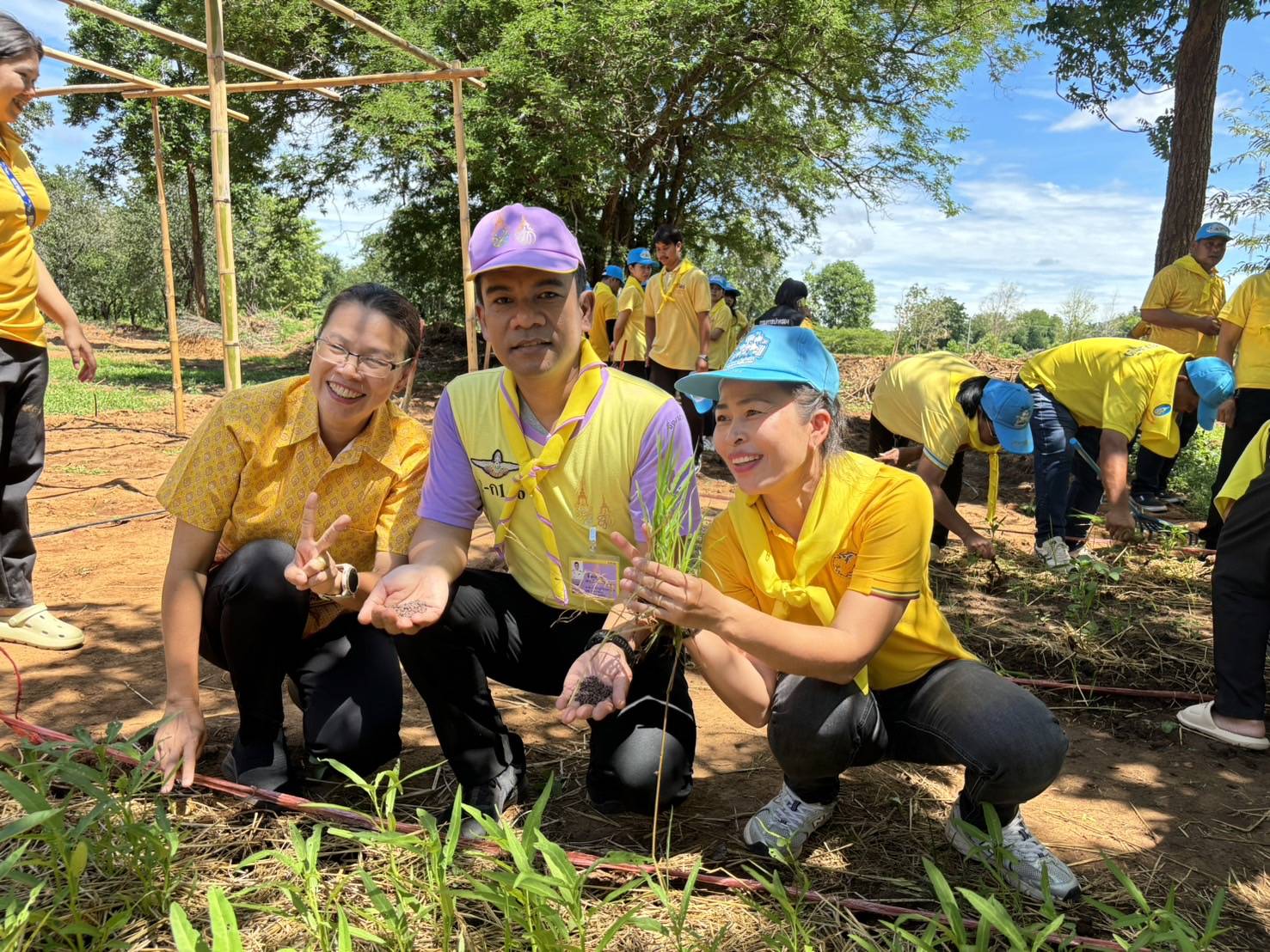 พช.กาญจนบุรี ร่วมกับอำเภอเมืองกาญจนบุรี ขับเคลื่อนโครงการพัฒนาพื้นที่ต้นแบบ เพื่อพัฒนาคุณภาพชีวิตแบบอารยเกษตร ตามแนวพระราชดำริ ศูนย์พัฒนาอาชีพหนองบัว