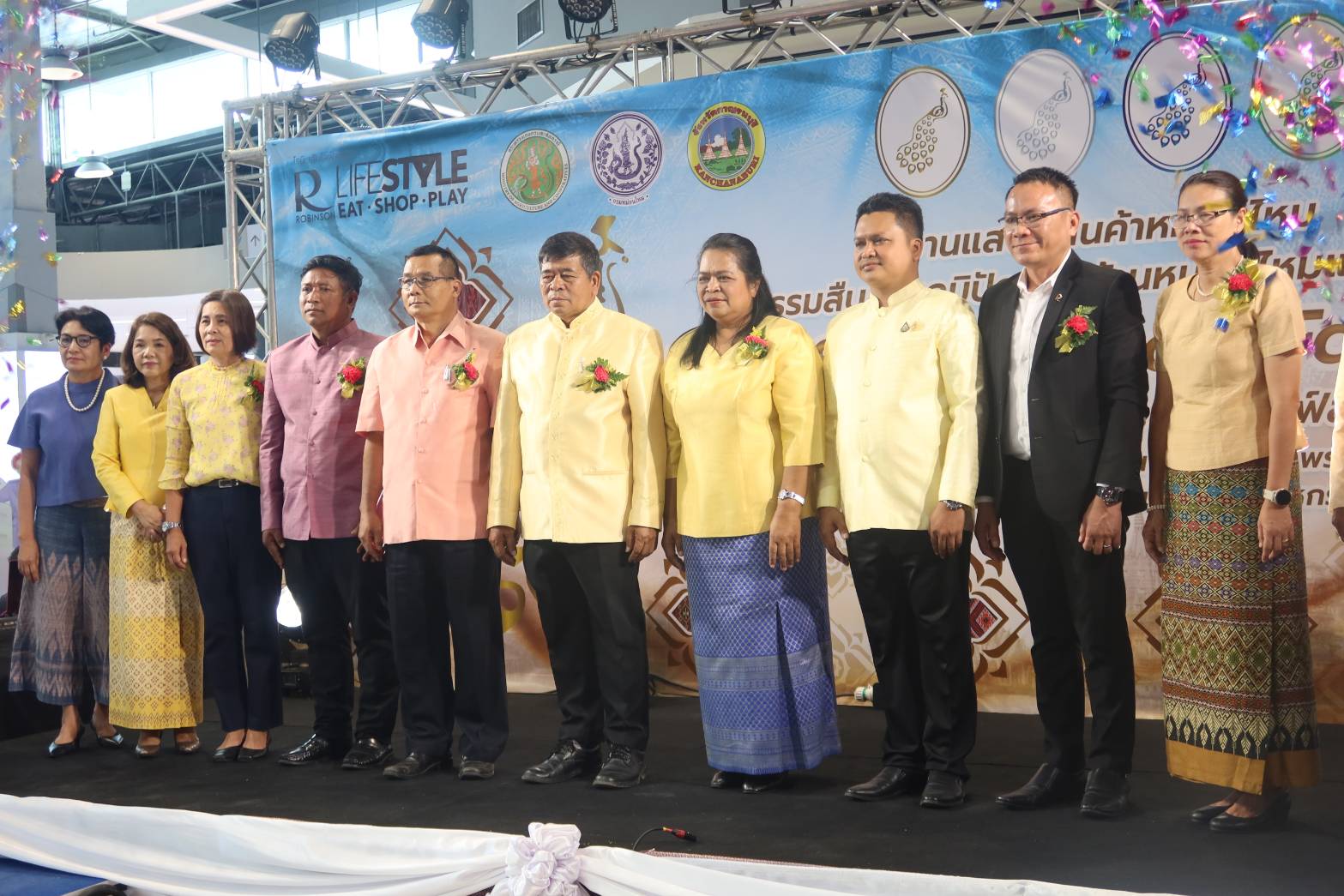 พช.กาญจนบุรี ร่วมงานแสดงสินค้าหม่อนไหม มหกรรมสืบสานภูมิปัญญาด้านหม่อนไหมและผลิตภัณฑ์ Thai silk products Fair 2024 สร้างรายได้อย่างยั่งยืน