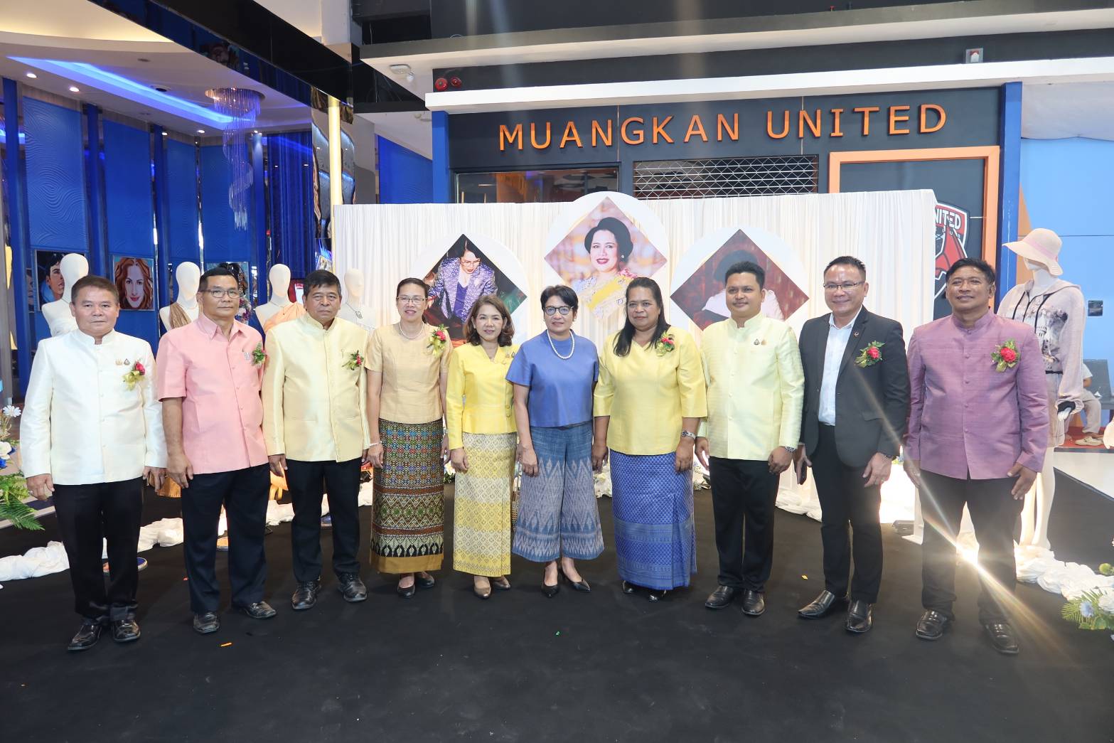 พช.กาญจนบุรี ร่วมงานแสดงสินค้าหม่อนไหม มหกรรมสืบสานภูมิปัญญาด้านหม่อนไหมและผลิตภัณฑ์ Thai silk products Fair 2024 สร้างรายได้อย่างยั่งยืน